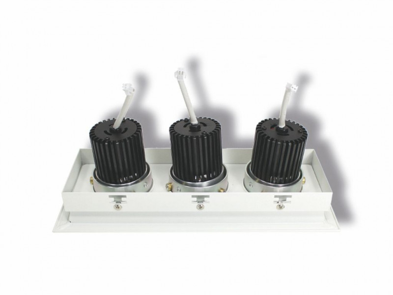 Cavita Triple 30-830-2400LM