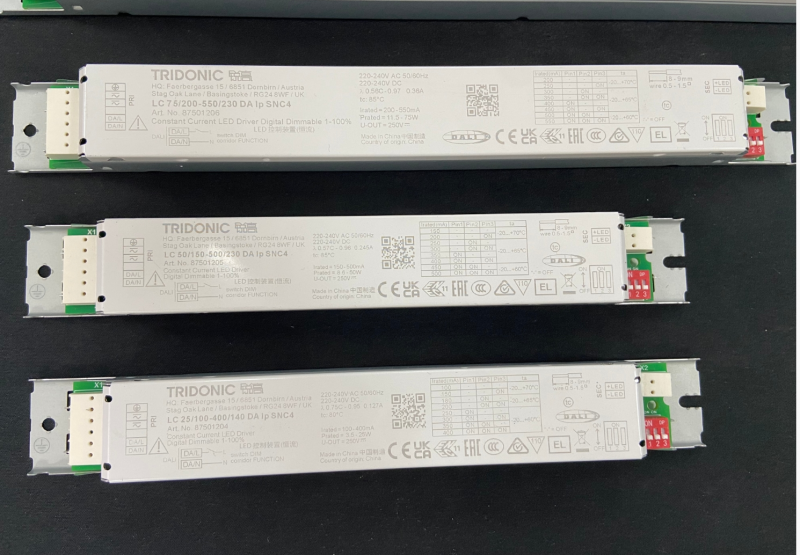 RETROVA EXTREME 1570 55-840-865-9680LM DALI 2 - 183lm/W max.